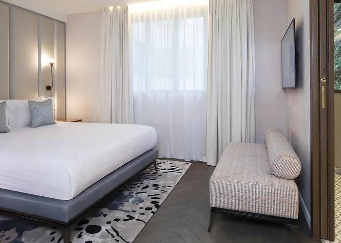 Maison Breguet 5*
